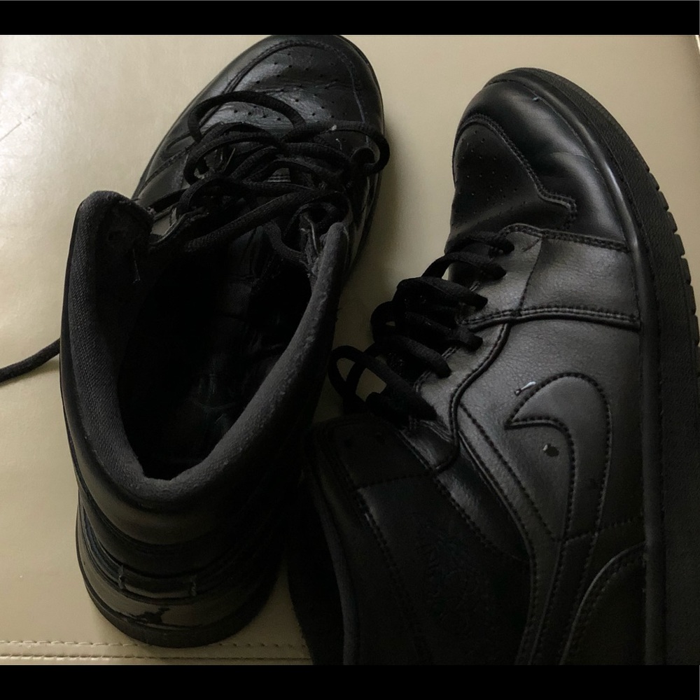 Air Jordan 1 black